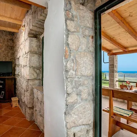Sleeps 4 Pool Air Con Wifi *