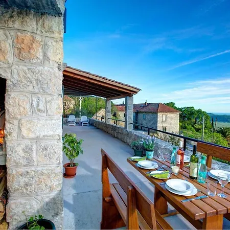 Sleeps 4 Pool Air Con Wifi Mihanići