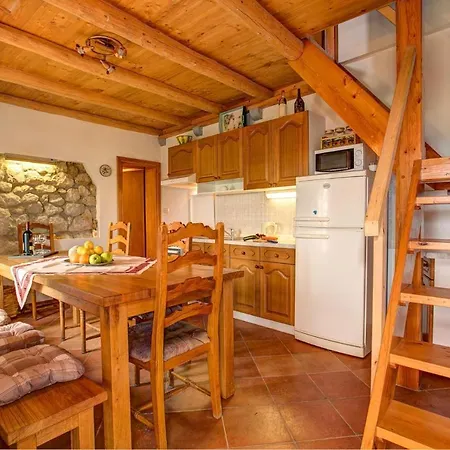 Sleeps 4 Pool Air Con Wifi Villa