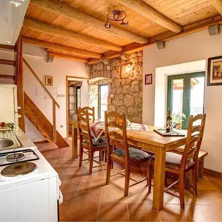 Villa Sleeps 4 Pool Air Con Wifi *