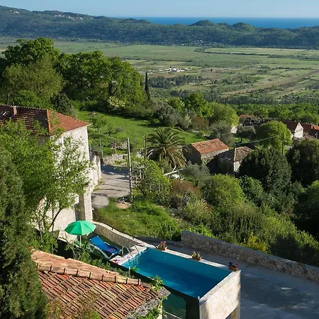 Sleeps 4 Pool Air Con Wifi