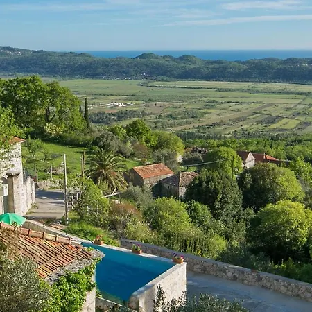 Sleeps 4 Pool Air Con Wifi Villa